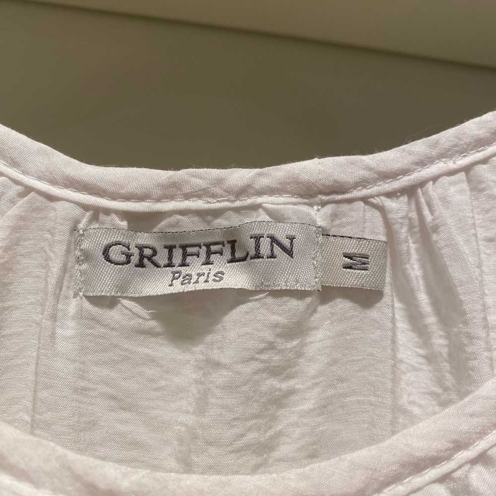 Chic White Ruffled Blouse - Picture 2 of 3